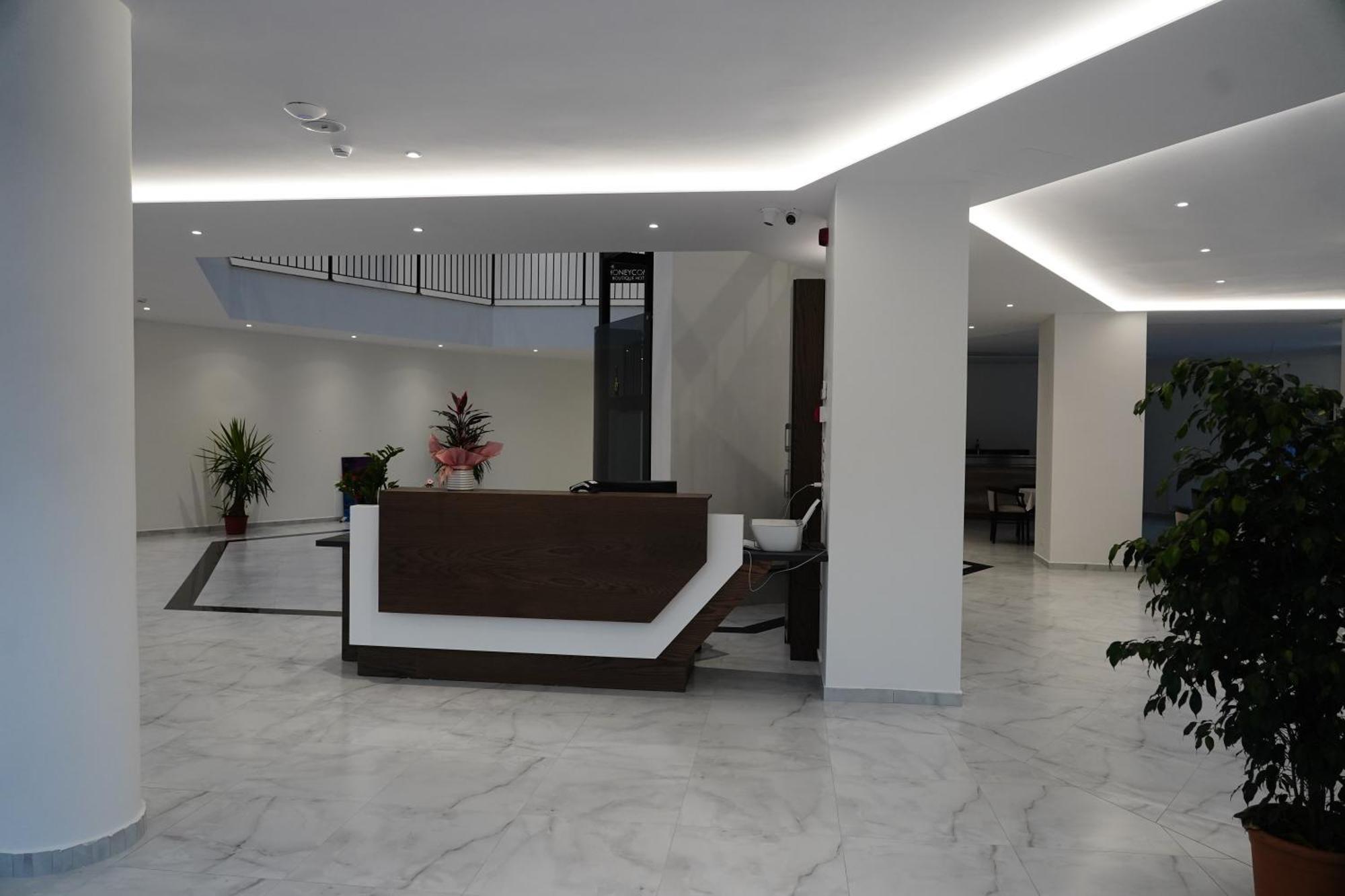 The Honeycomb Boutique Hotel Голем Екстер'єр фото
