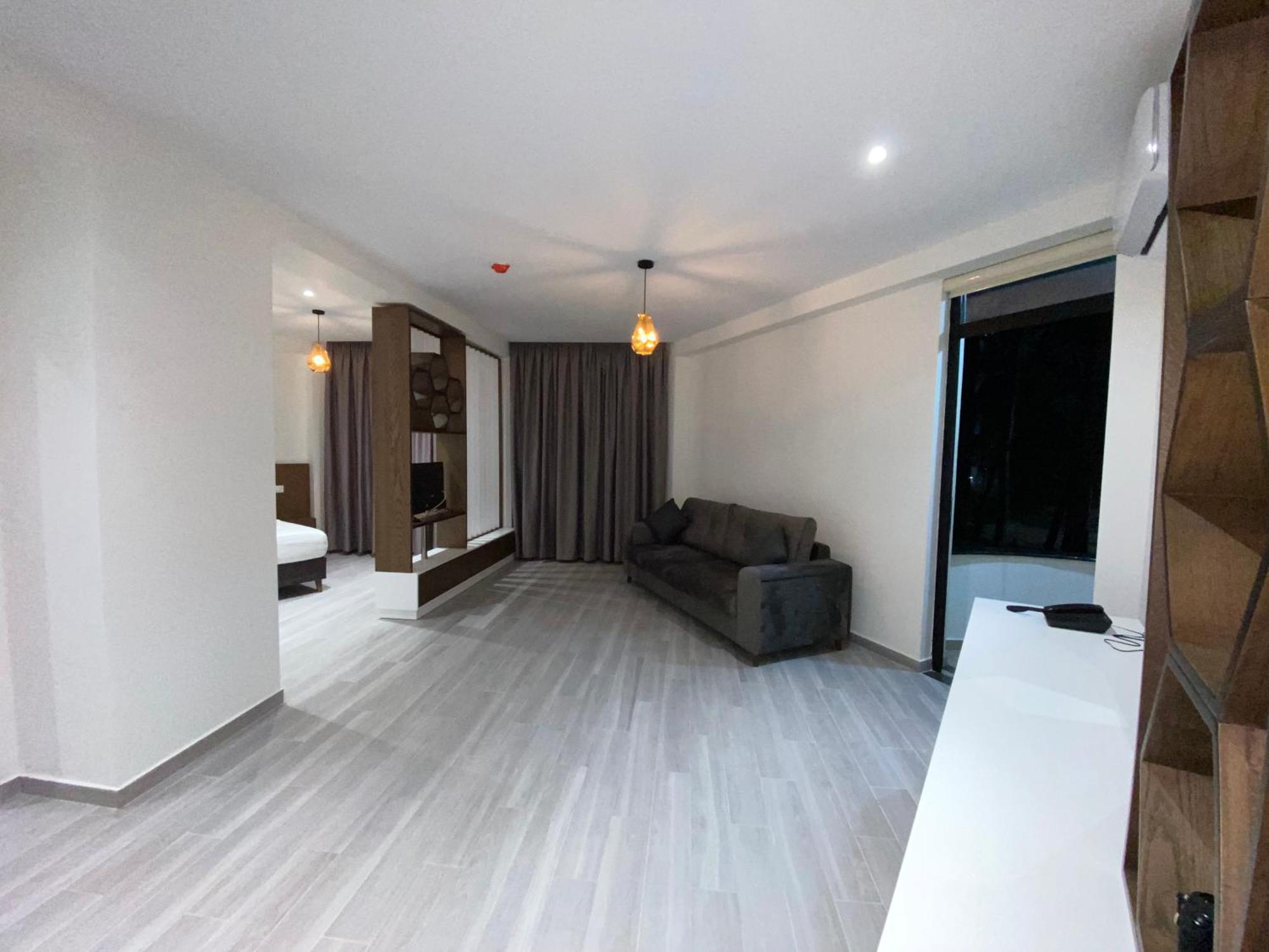 The Honeycomb Boutique Hotel Голем Екстер'єр фото